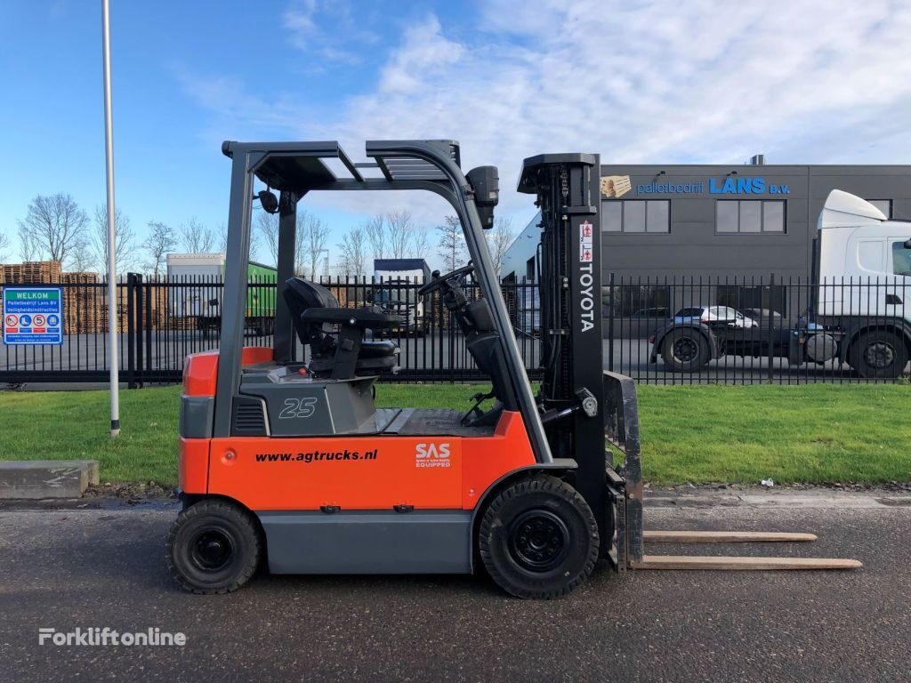 Toyota 7FBMF25 electric forklift