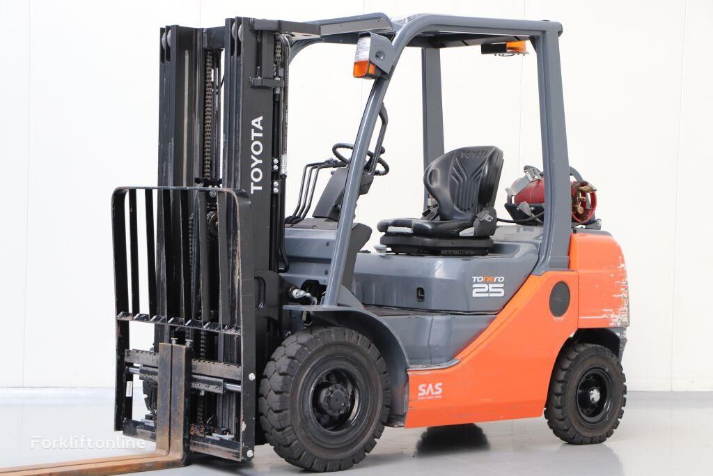 Toyota 02-8FGF25 gas forklift