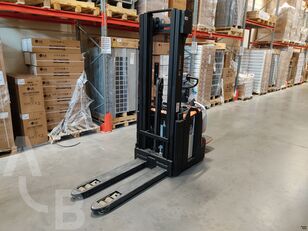 BT SPE 160 L pallet stacker